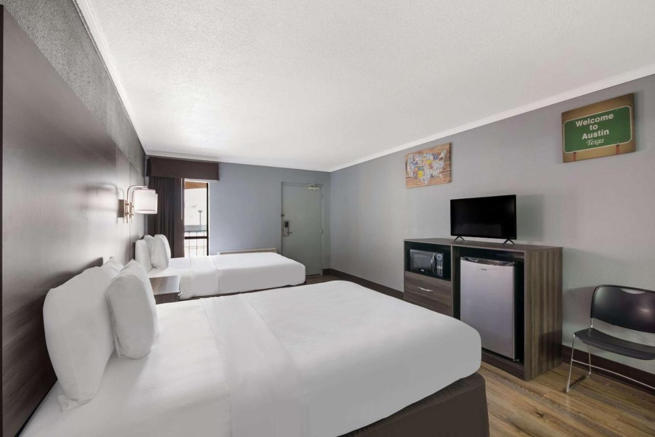 Econo Lodge Near The Domain - The Arboretum Остин Екстериор снимка