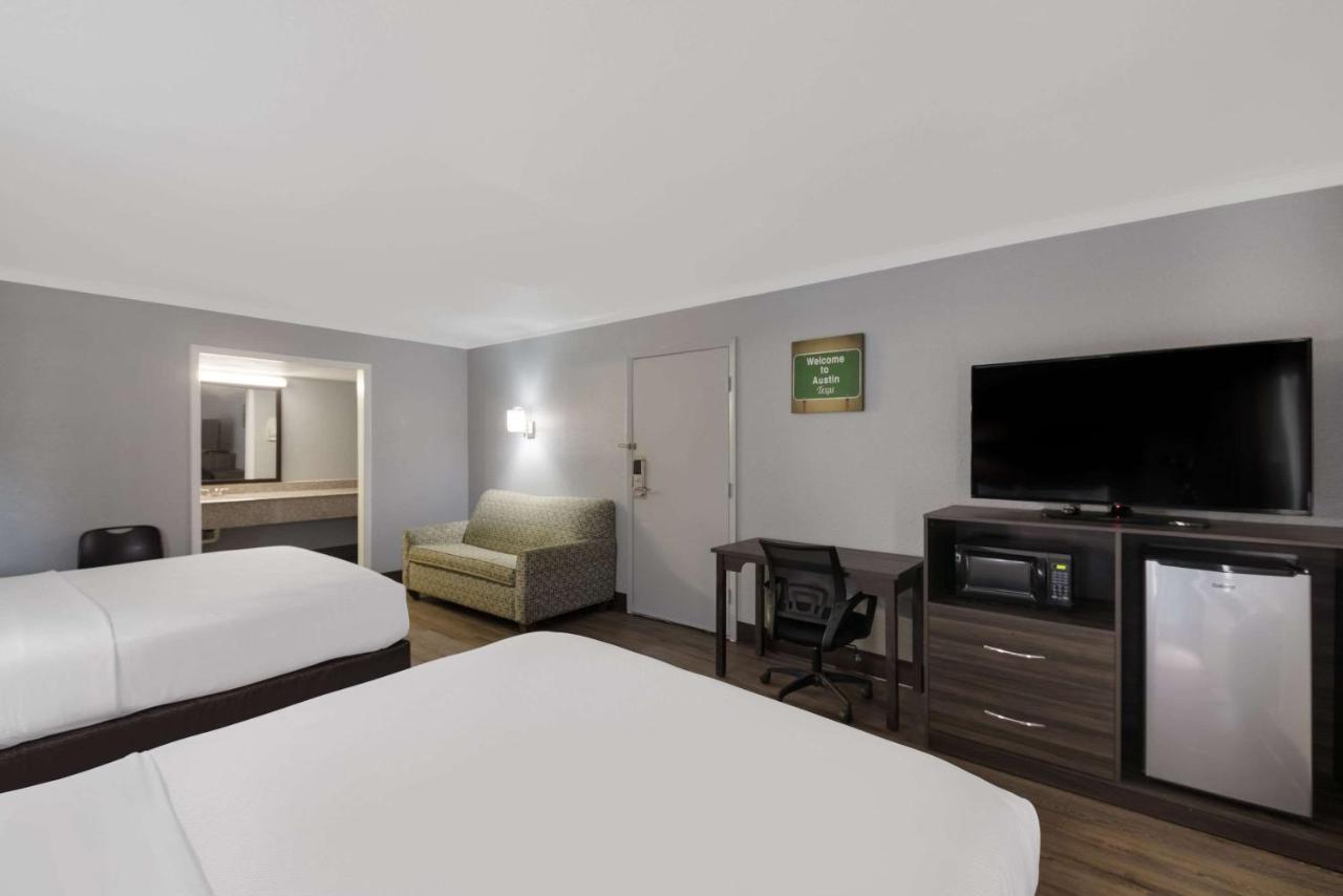 Econo Lodge Near The Domain - The Arboretum Остин Екстериор снимка