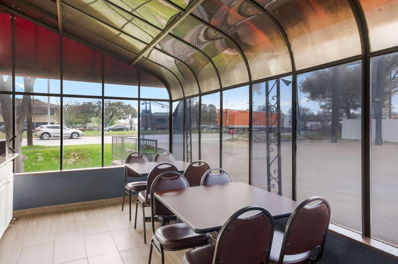 Econo Lodge Near The Domain - The Arboretum Остин Екстериор снимка