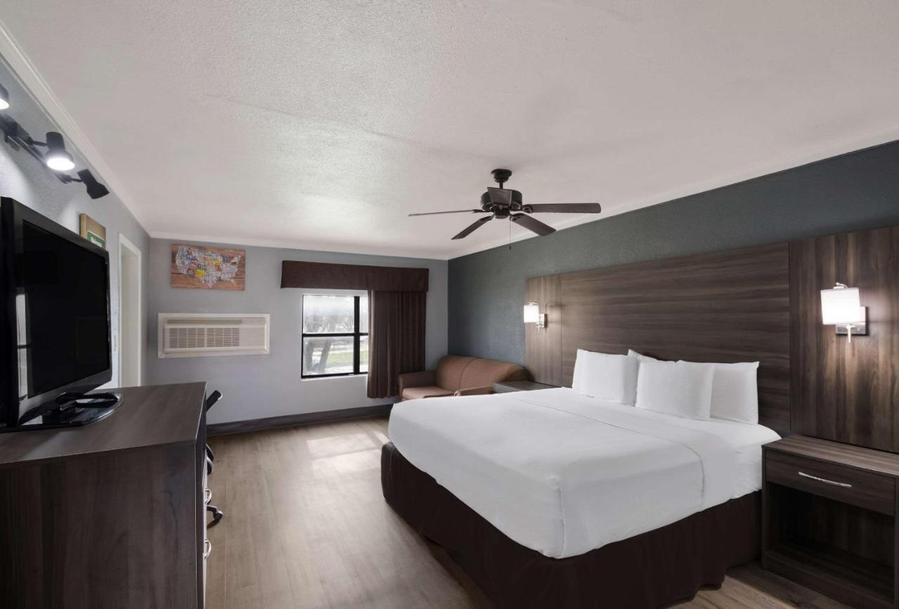 Econo Lodge Near The Domain - The Arboretum Остин Екстериор снимка